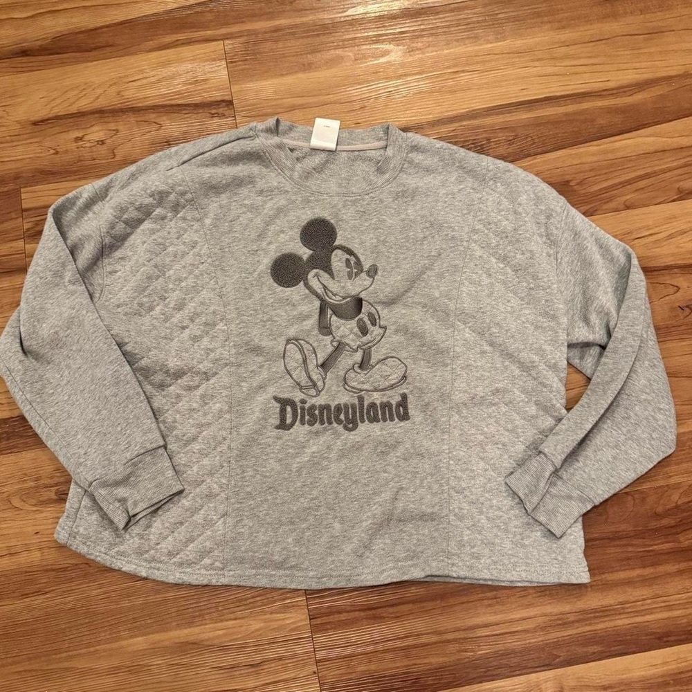 Disney | Women’s XL |  Gray Mickey Mouse Quilted Crewneck Sweatshirt| Disneyland